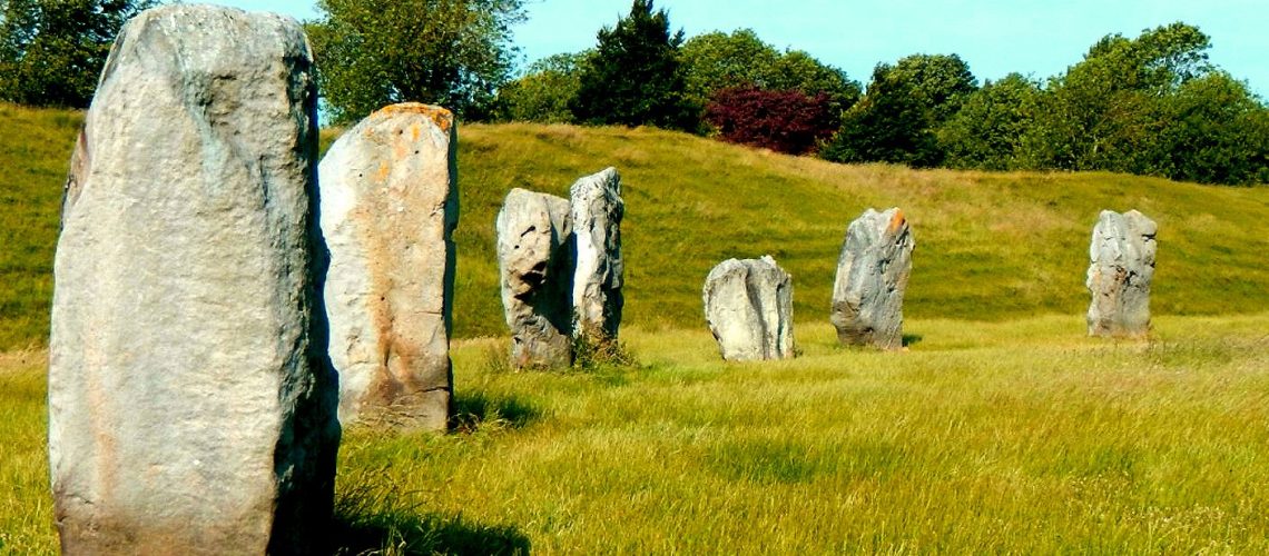 Mysterious Avebury - Ancient Stone Circles, Burial Grounds and Ghosts